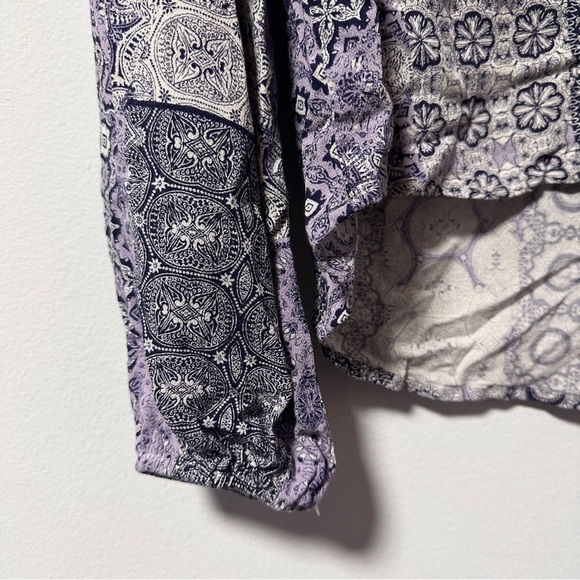 Mono B Purple White Boho Surplice Patterned Tie Up Top Women’s Size Medium - Picture 9 of 16